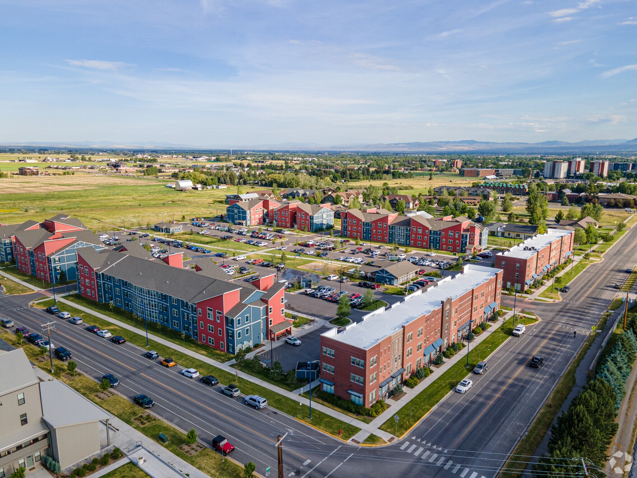 Wide exterior shot of Stadium View Apartments Bozeman, offering convenient off-campus living for students.