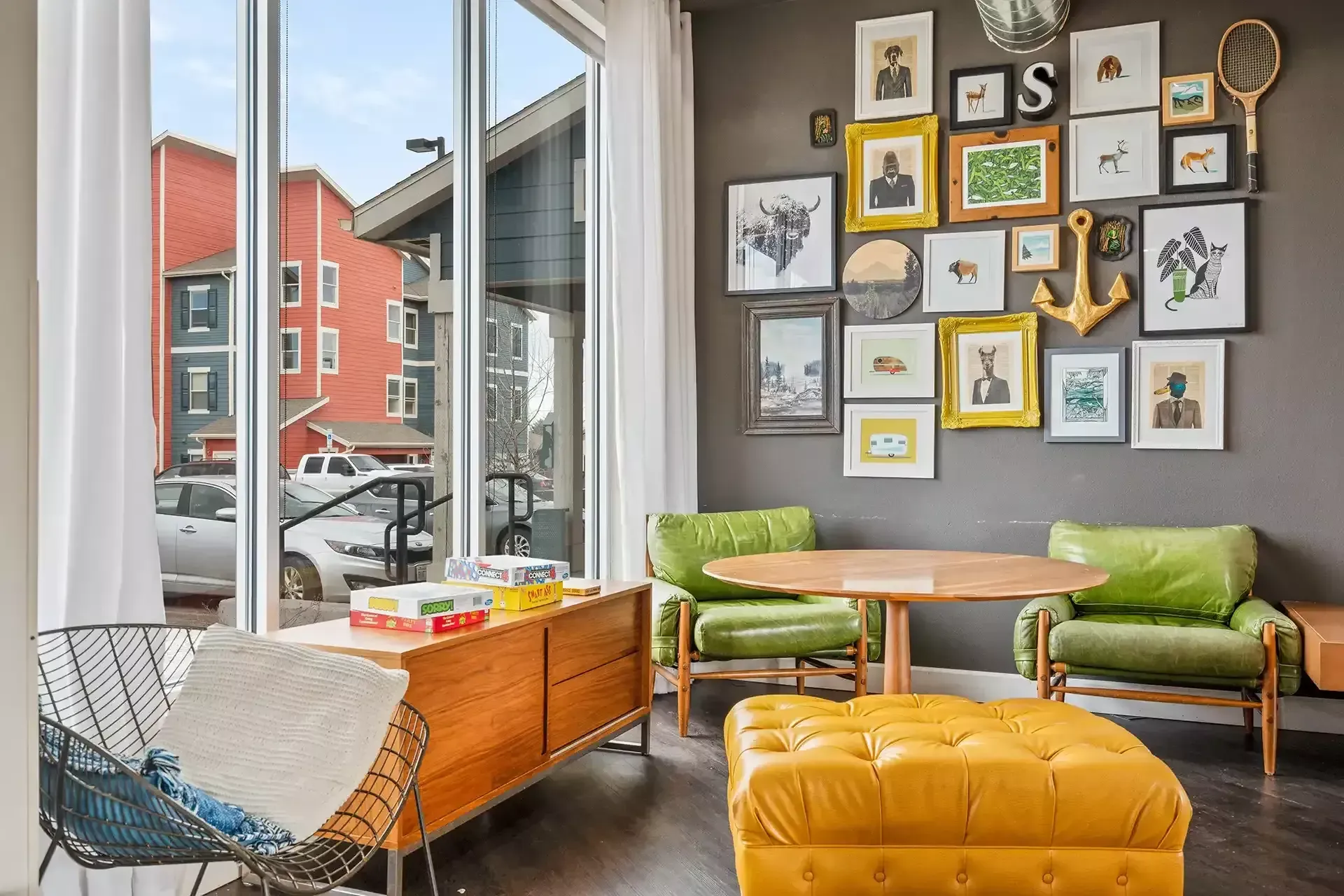 sitting area at Stadium View Apartments near Montana State University